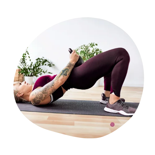 Kraftraining für Frauen ab 40 5 Trainingsplan für Frauen 40+ Hip Thrust mit Gewicht